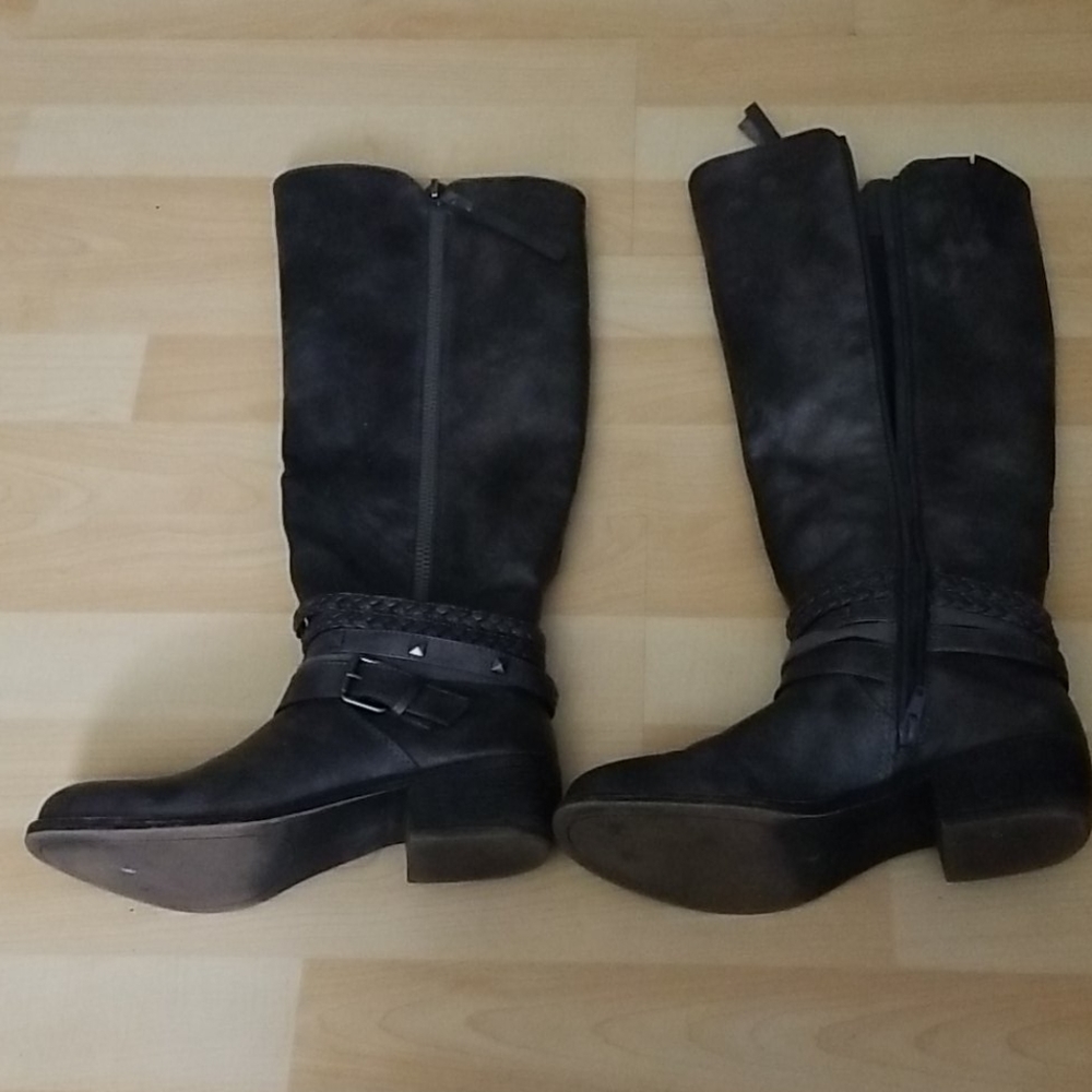 Boots - Picture 3 of 3
